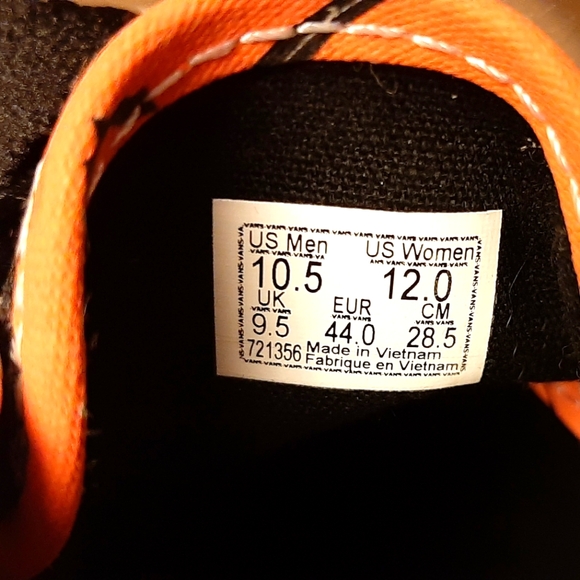 Vans X Disney The Nightmare Before Christmas "Halloweentown" Era - Picture 16 of 16